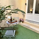 Beau Et Sa Terrasse Quartier Historique * Moulins (Allier)