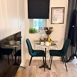 Beau Et Sa Terrasse Quartier Historique