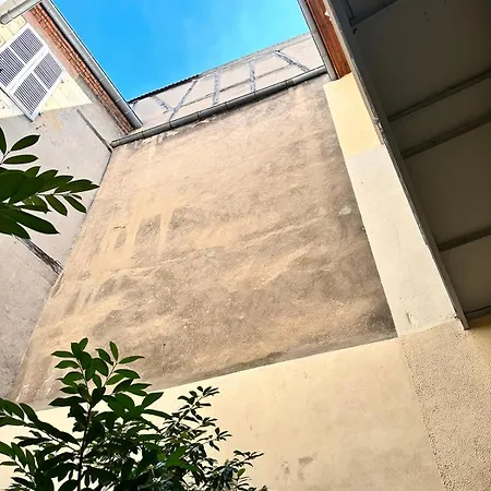 Beau Et Sa Terrasse Quartier Historique