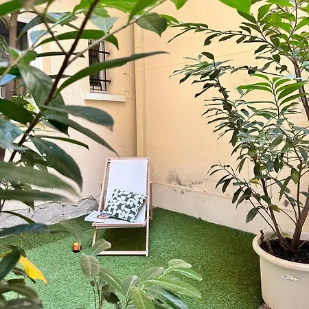 Beau Et Sa Terrasse Quartier Historique