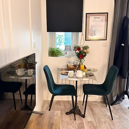 Beau Et Sa Terrasse Quartier Historique